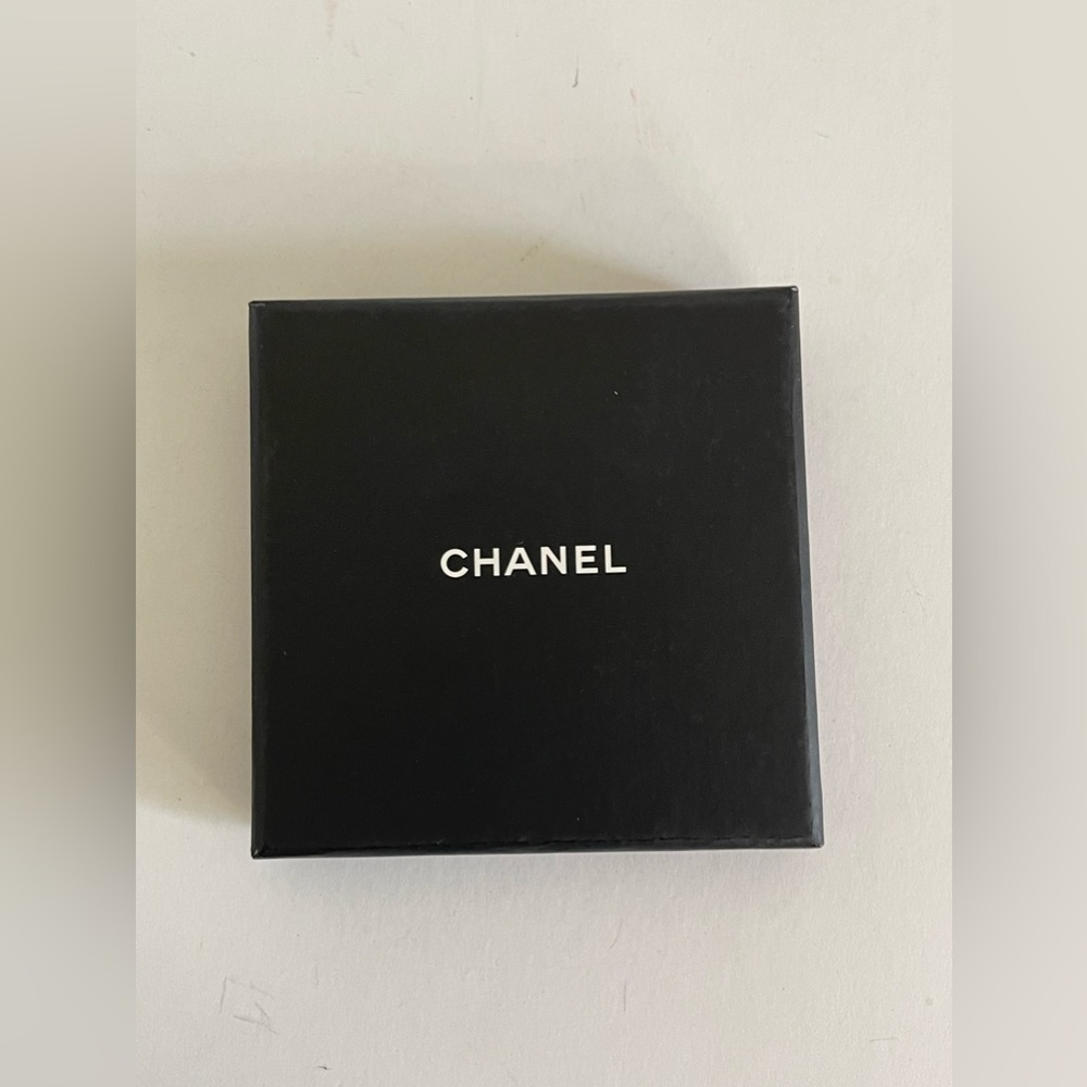 Chanel double sided mirror - Picture 5 of 5